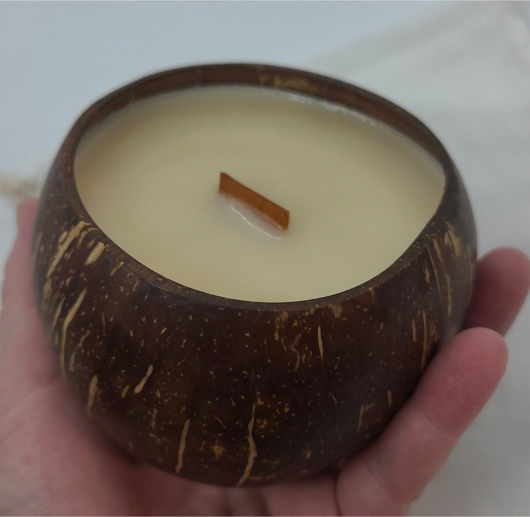 Bougie en coquille de noix de coco naturelle