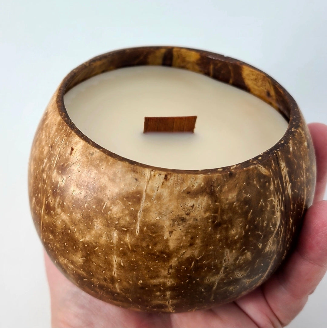 Bougie en coquille de noix de coco naturelle